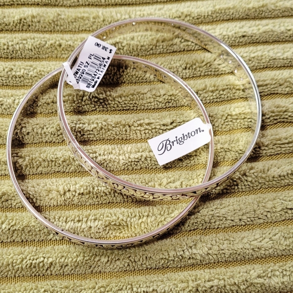 2 SILVER PLATED NARROW BANGLE BRACELETS - Picture 3 of 3